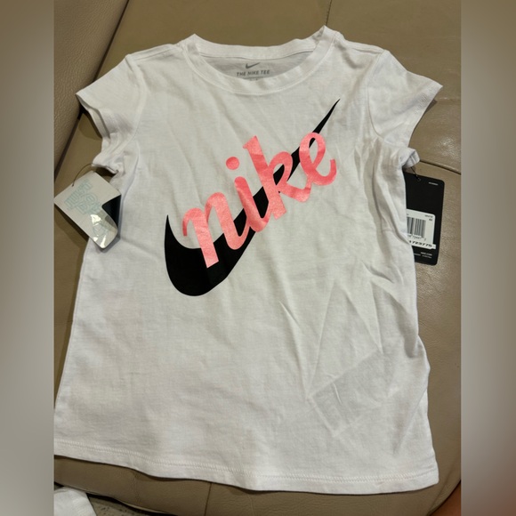 Nike Other - The Nike Tee girl’s t-shirt